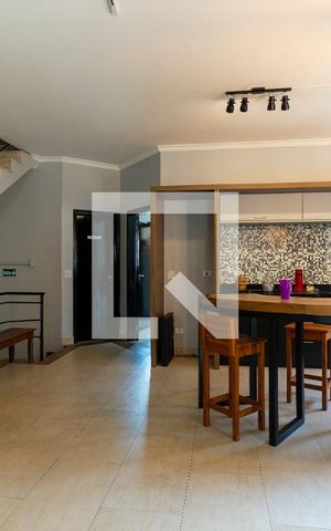 Casa à venda com 640m², 5 quartos e 4 vagas Casa à venda com 640m², 5 quartos e 4 vagasSala