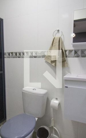 Casa de condomínio para alugar com 84m², 2 quartos e 1 vaga Casa de condomínio para alugar com 84m², 2 quartos e 1 vagaBanheiro da Suíte 2