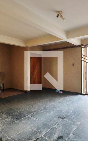 Casa à venda com 340m², 3 quartos e 4 vagasGaragem Casa 2