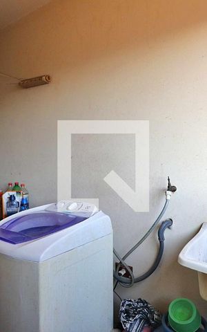 Casa à venda com 340m², 3 quartos e 4 vagasCasa 2 - Área de Serviço