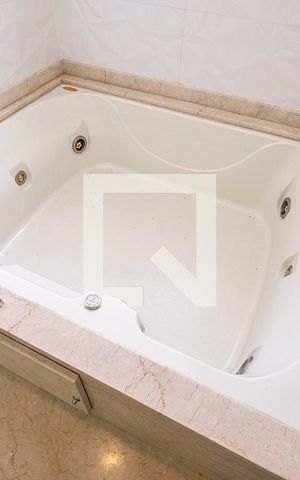 Apartamento à venda com 406m², 4 quartos e 8 vagas Apartamento à venda com 406m², 4 quartos e 8 vagasSuíte 3 - Banheiro