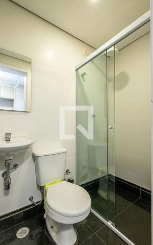 Apartamento à venda com 406m², 4 quartos e 8 vagas Apartamento à venda com 406m², 4 quartos e 8 vagasÁrea de Serviço - Banheiro