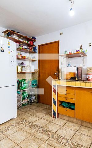 Casa à venda com 400m², 5 quartos e 2 vagas Casa à venda com 400m², 5 quartos e 2 vagasCozinha