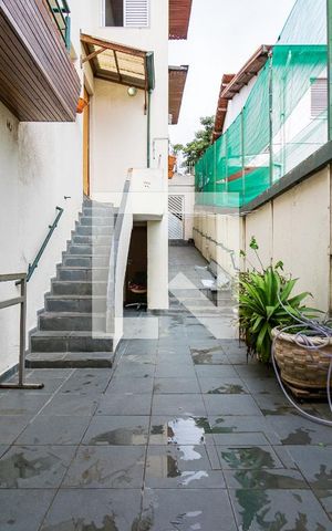 Casa à venda com 400m², 5 quartos e 2 vagas Casa à venda com 400m², 5 quartos e 2 vagasQuintal