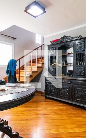Casa à venda com 400m², 5 quartos e 2 vagas Casa à venda com 400m², 5 quartos e 2 vagasSala de TV