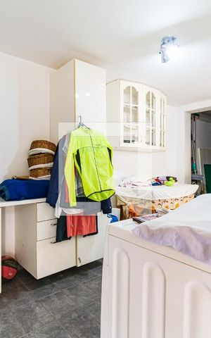 Casa à venda com 400m², 5 quartos e 2 vagas Casa à venda com 400m², 5 quartos e 2 vagasLavanderia