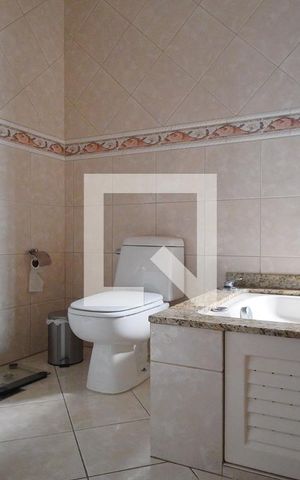 Casa à venda com 200m², 3 quartos e 1 vagabanheiro suíte 