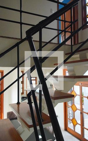 Casa à venda com 200m², 3 quartos e 1 vagaEscada