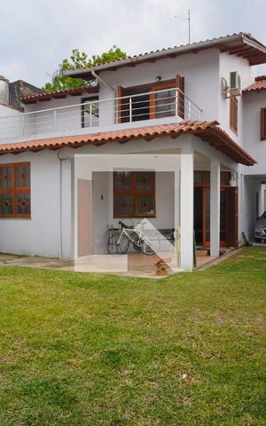 Casa à venda com 200m², 3 quartos e 1 vagaPátio  _Fundos 