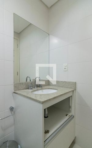 Apartamento à venda com 135m², 3 quartos e 2 vagas Apartamento à venda com 135m², 3 quartos e 2 vagasBanheiro da Suite 2
