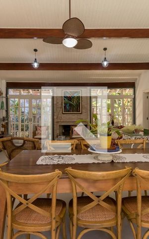 Casa à venda com 262m², 3 quartos e 5 vagasSala