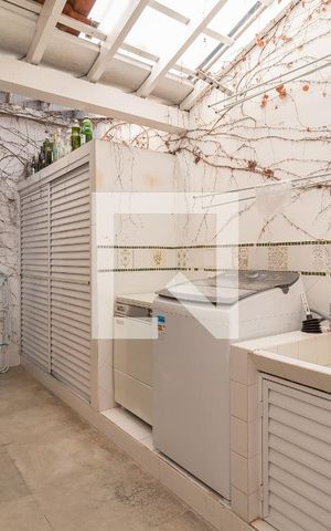 Casa à venda com 262m², 3 quartos e 5 vagasÁrea de serviço