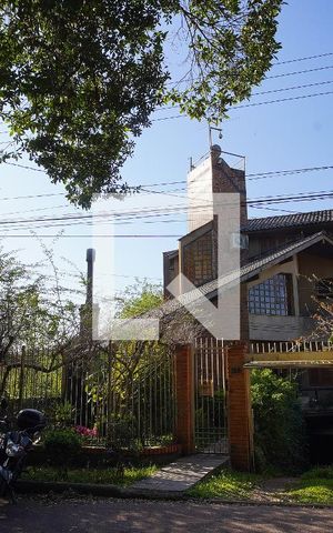Casa para alugar com 400m², 3 quartos e 6 vagasFachada