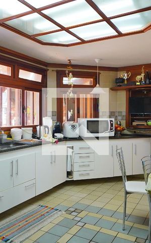 Casa para alugar com 400m², 3 quartos e 6 vagasCozinha