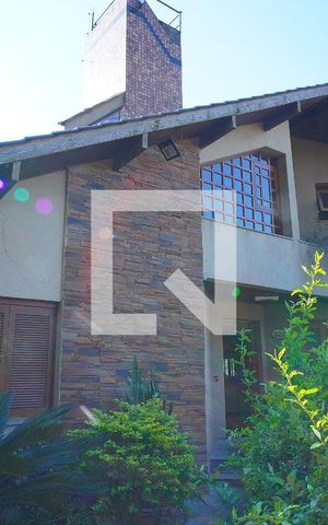 Casa para alugar com 400m², 3 quartos e 6 vagasFachada