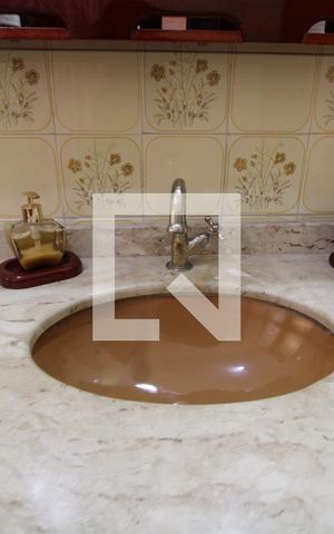 Casa à venda com 91m², 2 quartos e 2 vagasPia banheiro da suíte 1