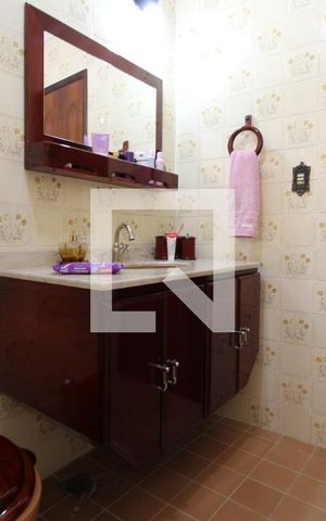 Casa à venda com 91m², 2 quartos e 2 vagasBanheiro da suíte 1