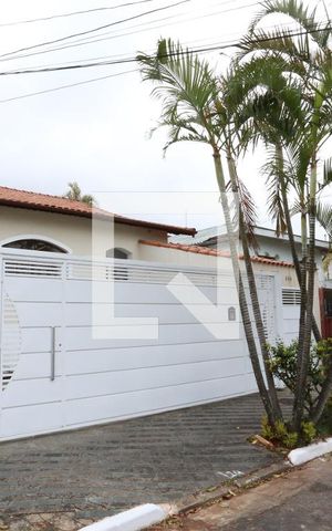 Casa à venda com 330m², 4 quartos e 3 vagasFachada
