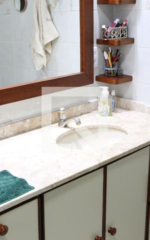 Casa à venda com 330m², 4 quartos e 3 vagasBanheiro 1 - Casa 1
