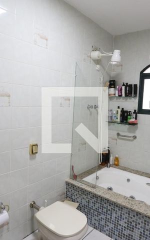 Casa à venda com 330m², 4 quartos e 3 vagasBanheiro 1 - Casa 1