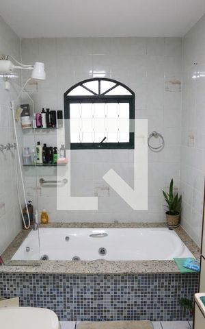 Casa à venda com 330m², 4 quartos e 3 vagasBanheiro 1 - Casa 1