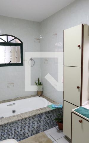 Casa à venda com 330m², 4 quartos e 3 vagasBanheiro 1 - Casa 1