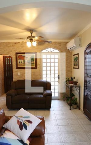 Casa à venda com 330m², 4 quartos e 3 vagasSala - Casa 1