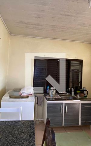 Casa à venda com 140m², 2 quartos e 2 vagasCozinha e Área de Serviço