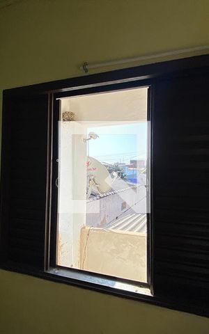 Casa à venda com 140m², 2 quartos e 2 vagasSala