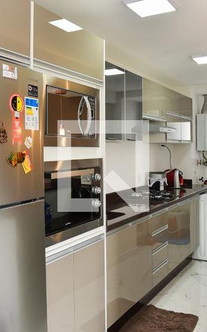 Apartamento à venda com 75m², 2 quartos e 1 vaga Apartamento à venda com 75m², 2 quartos e 1 vagaCozinha e Área de Serviço