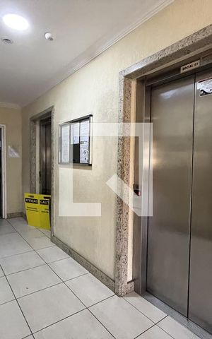 Apartamento à venda com 72m², 2 quartos e 1 vagaElevadores