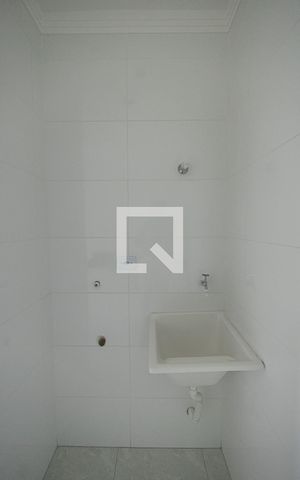 Apartamento à venda com 40m², 2 quartos e sem vaga Apartamento à venda com 40m², 2 quartos e sem vagaCozinha e Serviço