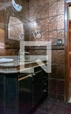 Casa à venda com 720m², 4 quartos e 4 vagas Casa à venda com 720m², 4 quartos e 4 vagasBanheiro Social