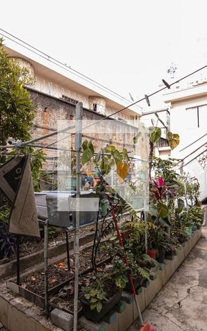 Casa à venda com 500m², 2 quartos e 4 vagas Casa à venda com 500m², 2 quartos e 4 vagasQuintal