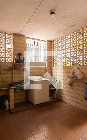 Casa à venda com 500m², 2 quartos e 4 vagas Casa à venda com 500m², 2 quartos e 4 vagasÁrea de Serviço