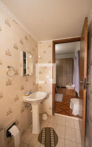 Casa à venda com 500m², 2 quartos e 4 vagas Casa à venda com 500m², 2 quartos e 4 vagasBanheiro Social