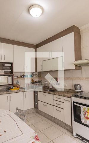 Casa à venda com 500m², 2 quartos e 4 vagas Casa à venda com 500m², 2 quartos e 4 vagasCozinha