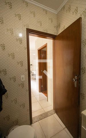 Casa à venda com 500m², 2 quartos e 4 vagas Casa à venda com 500m², 2 quartos e 4 vagasBanheiro Quarto 1