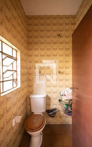 Casa à venda com 500m², 2 quartos e 4 vagas Casa à venda com 500m², 2 quartos e 4 vagasBanheiro de Serviço