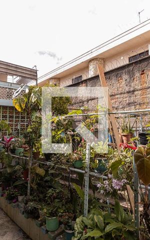 Casa à venda com 500m², 2 quartos e 4 vagas Casa à venda com 500m², 2 quartos e 4 vagasQuintal