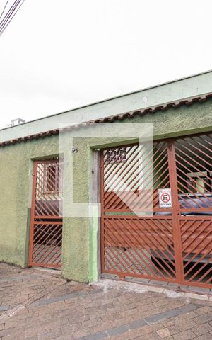 Casa à venda com 500m², 2 quartos e 4 vagas Casa à venda com 500m², 2 quartos e 4 vagasFachada