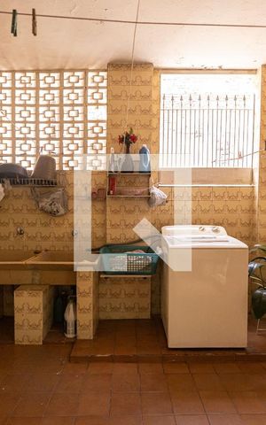 Casa à venda com 500m², 2 quartos e 4 vagas Casa à venda com 500m², 2 quartos e 4 vagasÁrea de Serviço