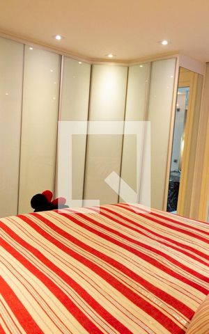 Apartamento à venda com 136m², 4 quartos e 2 vagas Apartamento à venda com 136m², 4 quartos e 2 vagasSuíte master