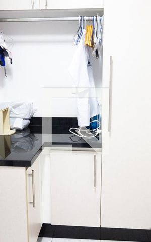 Apartamento à venda com 136m², 4 quartos e 2 vagas Apartamento à venda com 136m², 4 quartos e 2 vagasÁrea de Serviço