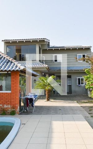 Casa à venda com 300m², 3 quartos e 2 vagas Casa à venda com 300m², 3 quartos e 2 vagasFachada da Casa