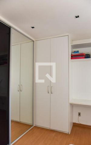 Casa à venda com 300m², 3 quartos e 2 vagas Casa à venda com 300m², 3 quartos e 2 vagasQuarto 1