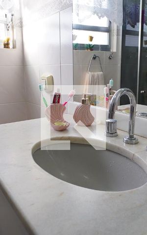 Casa à venda com 300m², 3 quartos e 2 vagasBanheiro