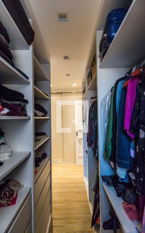 Apartamento para alugar com 112m², 2 quartos e 2 vagasCloset da suíte