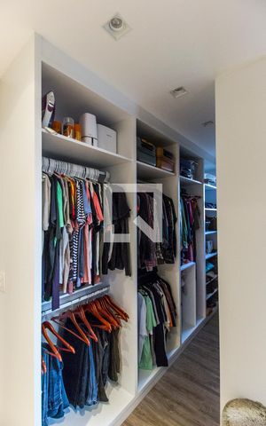 Apartamento para alugar com 112m², 2 quartos e 2 vagasCloset da suíte