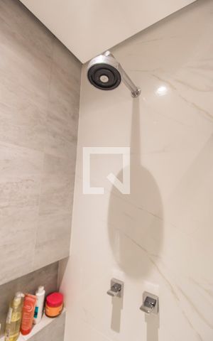 Apartamento para alugar com 112m², 2 quartos e 2 vagasDetalhe banheiro